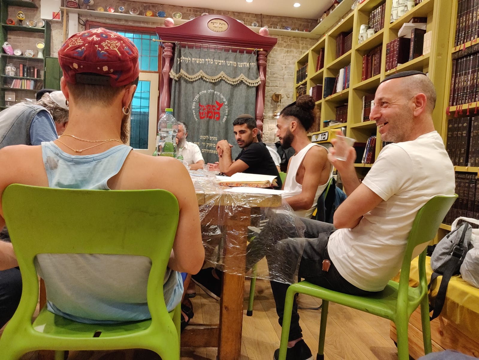 שולחן לימוד בבית המדרש