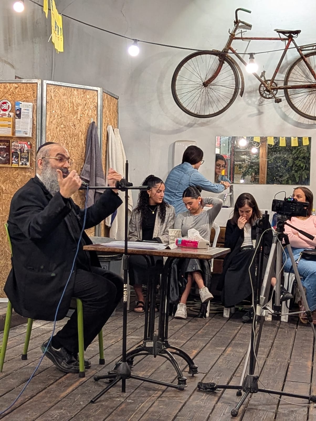 שיעור אינטימי עם הרב וקהל נשים
